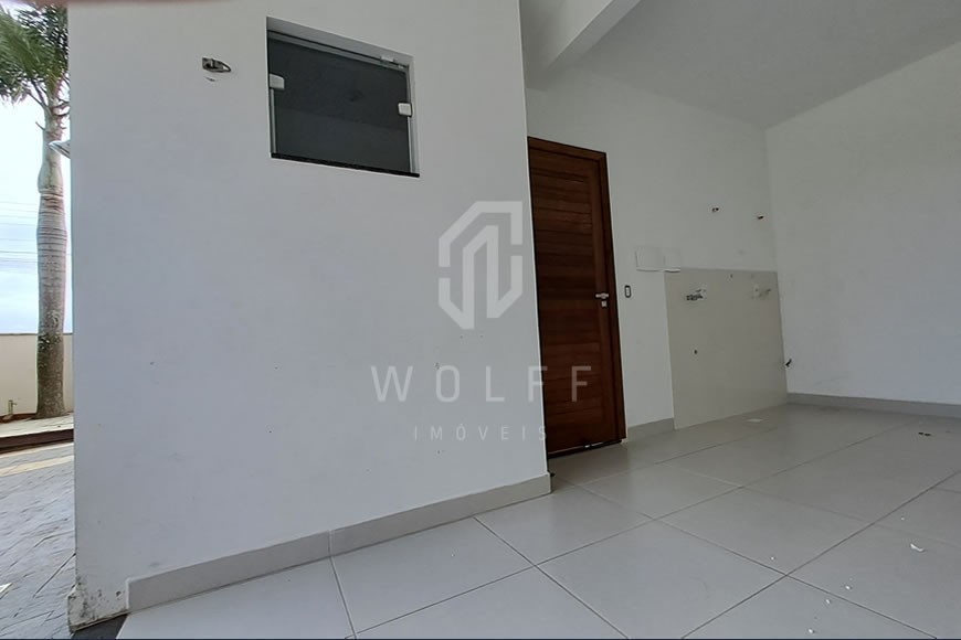 JD1040 - Sobrado Triplex com Piscina 