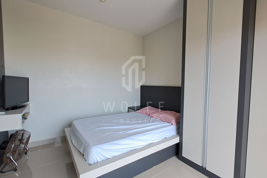 JD1040 - Sobrado Triplex com Piscina 