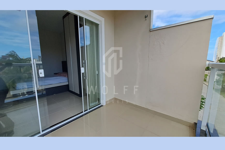 JD1040 - Sobrado Triplex com Piscina 