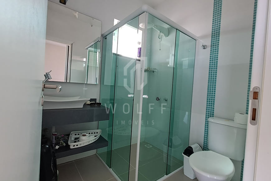 JD1040 - Sobrado Triplex com Piscina 