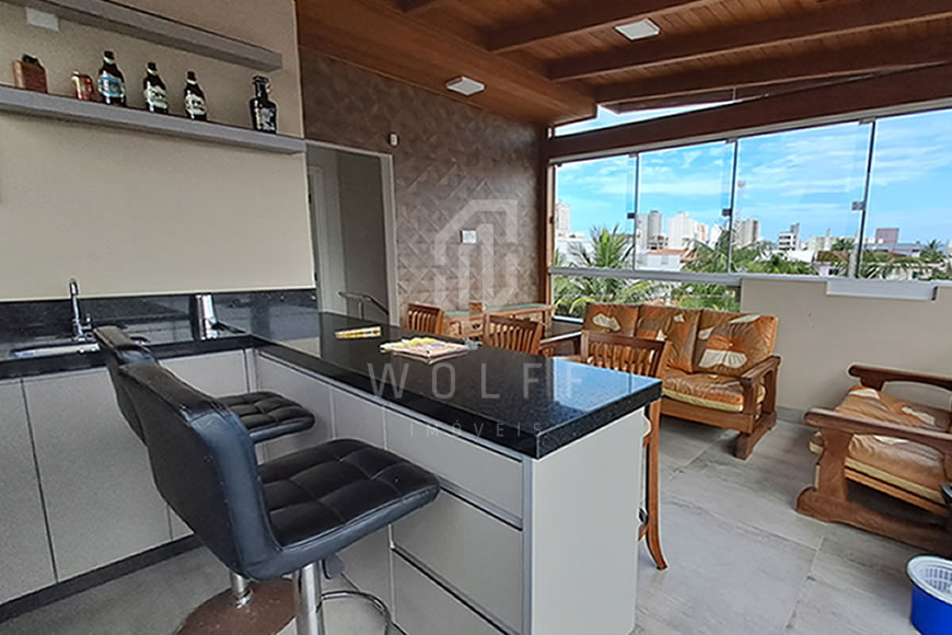 JD1040 - Sobrado Triplex com Piscina 