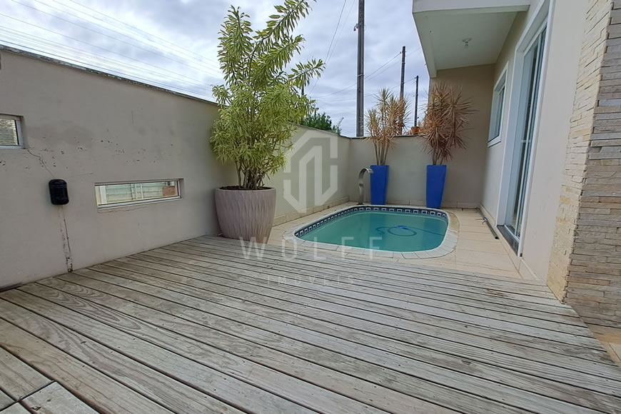 JD1040 - Sobrado Triplex com Piscina 