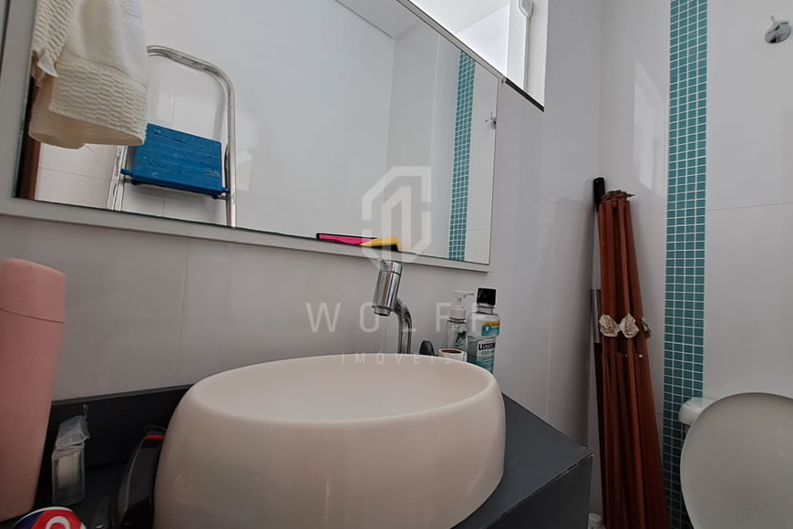 JD1040 - Sobrado Triplex com Piscina 