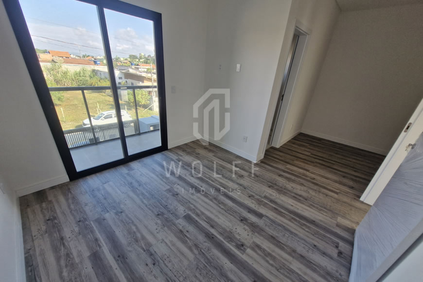 JD1048 - Sobrado Geminado com Ótimo Padrão de Acabamento