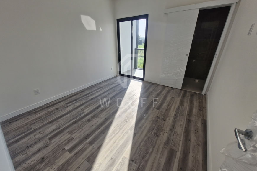 JD1048 - Sobrado Geminado com Ótimo Padrão de Acabamento