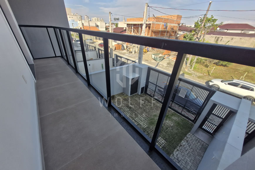 JD1048 - Sobrado Geminado com Ótimo Padrão de Acabamento