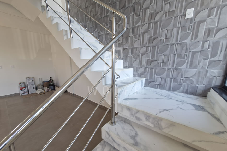 JD1048 - Sobrado Geminado com Ótimo Padrão de Acabamento