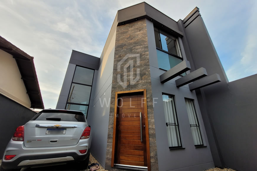 JD1077 - Sobrado Geminado com um Amplo Espaço de Fundos