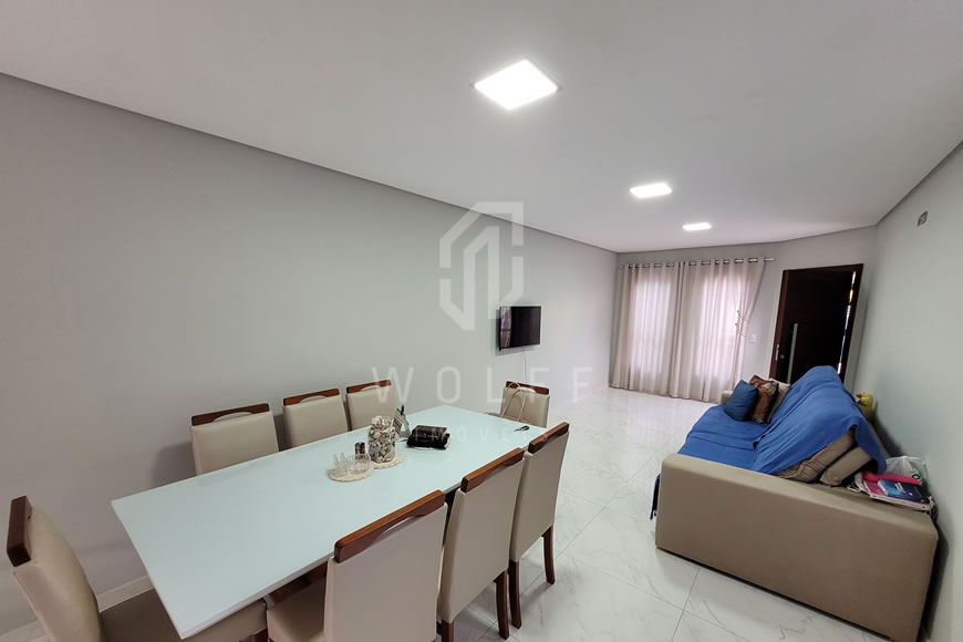 JD1077 - Sobrado Geminado com um Amplo Espaço de Fundos