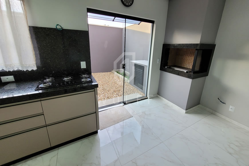 JD1077 - Sobrado Geminado com um Amplo Espaço de Fundos