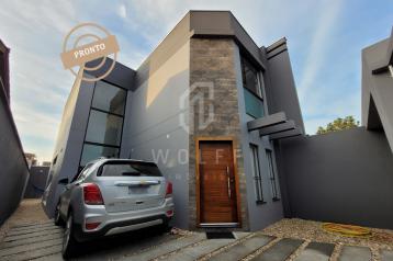 JD1077 - Sobrado Geminado com um Amplo Espaço de Fundos