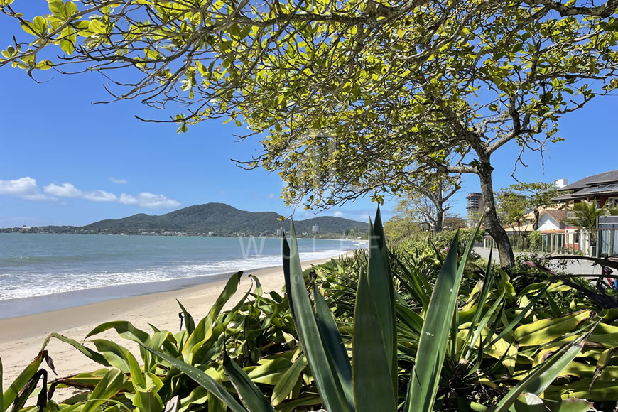 JD1192 - Cobertura Duplex Mobiliada Pé na Areia