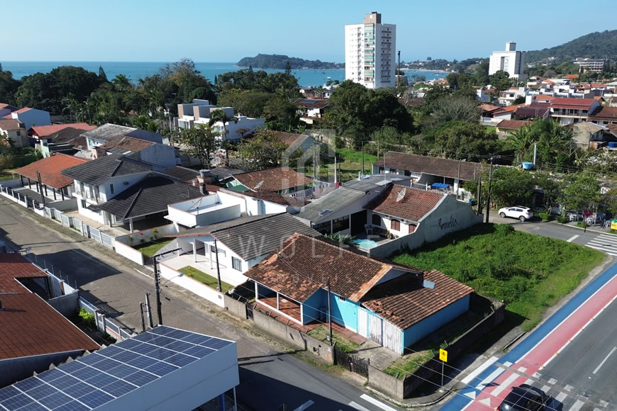 JD1240 - Terreno de 260m² a 300m da Praia