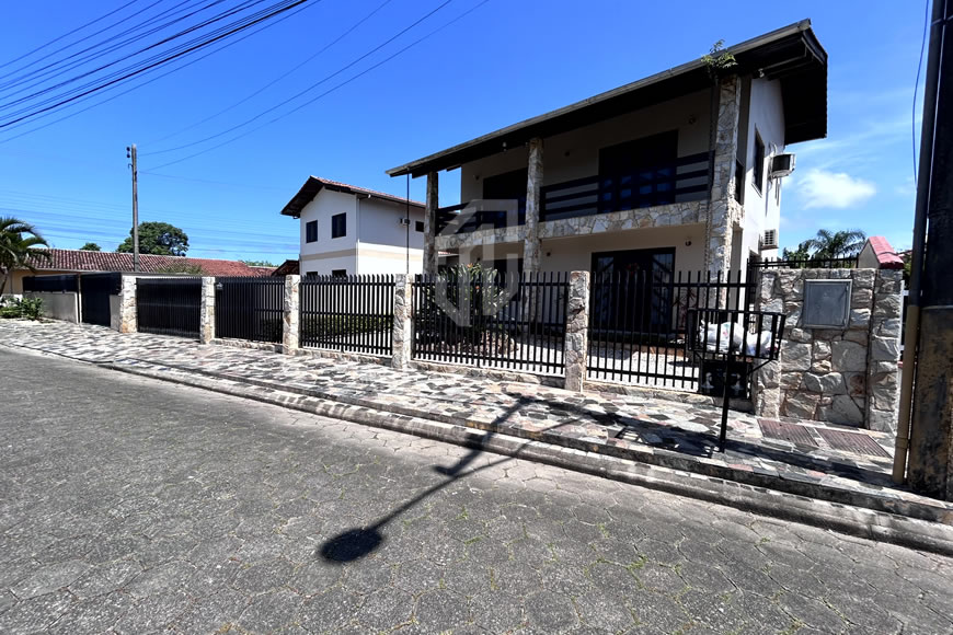 JD1248 - Casa semi-mobiliada no Centro