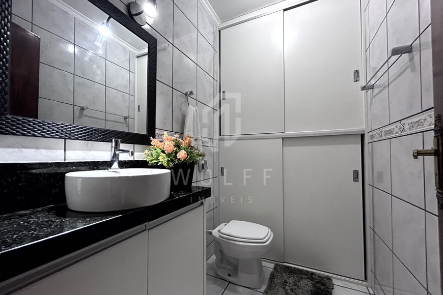 JD1248 - Casa semi-mobiliada no Centro