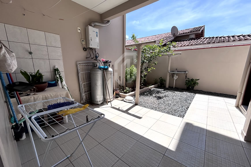 JD1248 - Casa semi-mobiliada no Centro