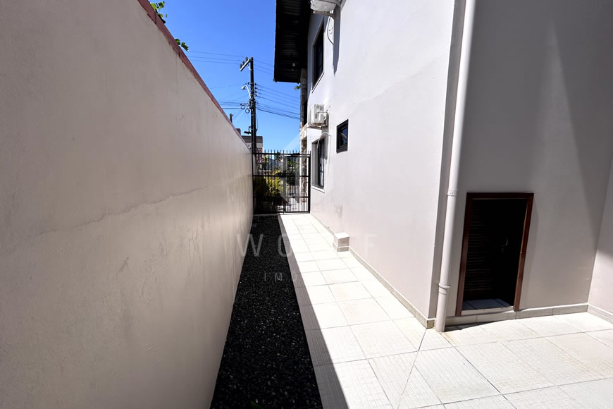 JD1248 - Casa semi-mobiliada no Centro