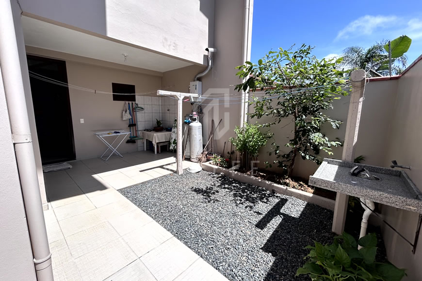 JD1248 - Casa semi-mobiliada no Centro