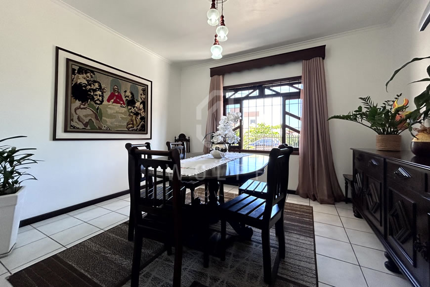 JD1248 - Casa semi-mobiliada no Centro