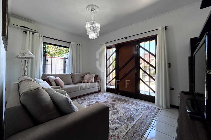 JD1248 - Casa semi-mobiliada no Centro