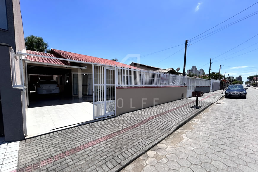 JD1257 - Casa Mobiliada com Área nos Fundos