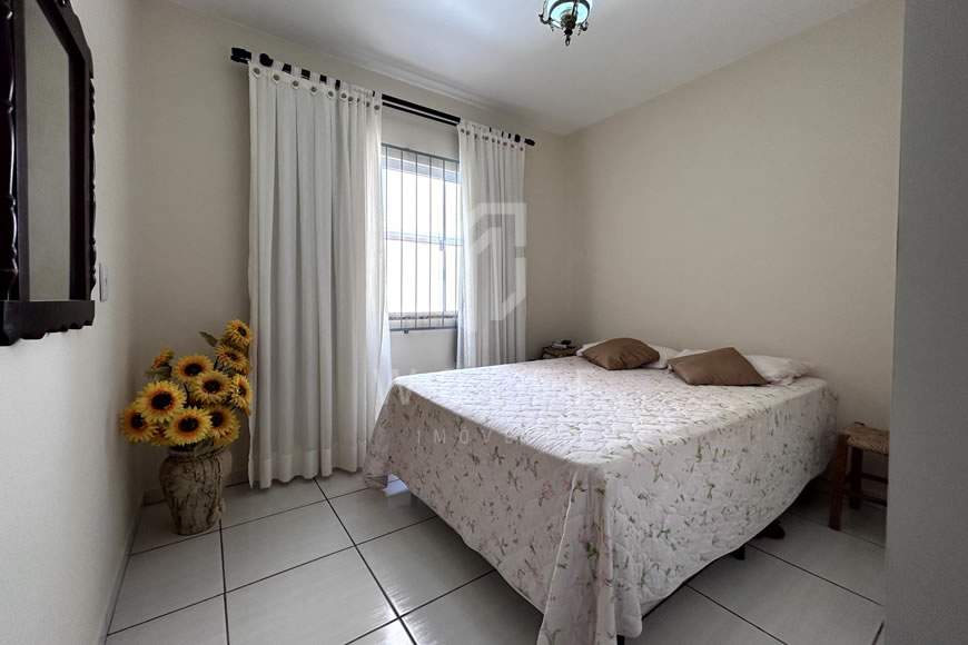 JD1257 - Casa Mobiliada com Área nos Fundos