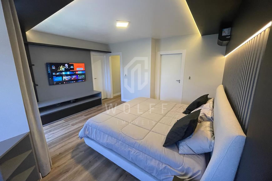 JD1265 - Sobrado com Piscina no Centro