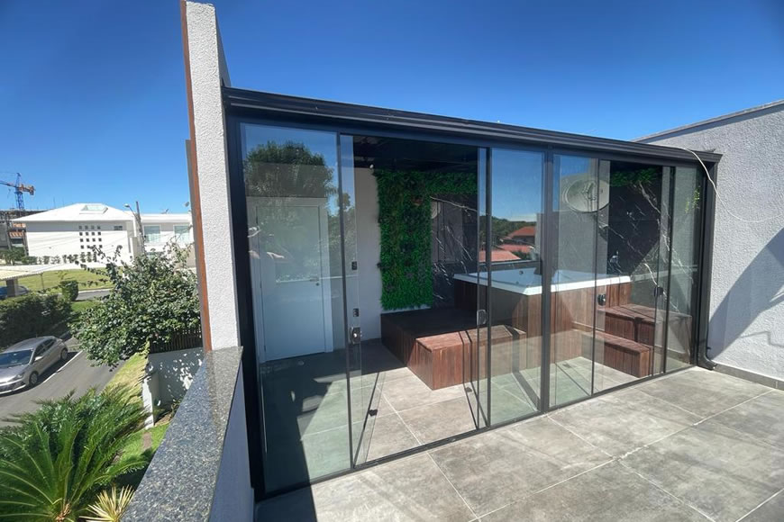 JD1265 - Sobrado com Piscina no Centro