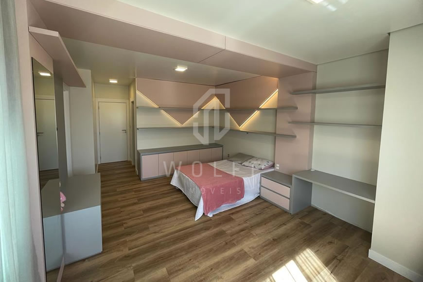 JD1265 - Sobrado com Piscina no Centro