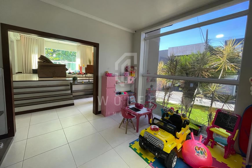 JD1265 - Sobrado com Piscina no Centro