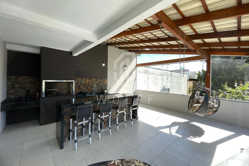 JD1265 - Sobrado com Piscina no Centro