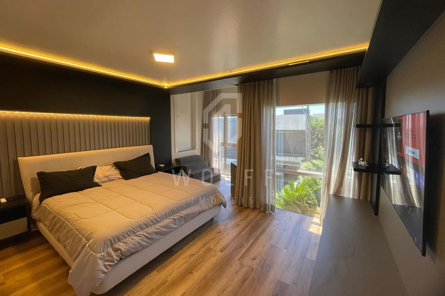 JD1265 - Sobrado com Piscina no Centro