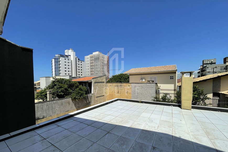 JD1331 - Sobrado a apenas 70m do mar  