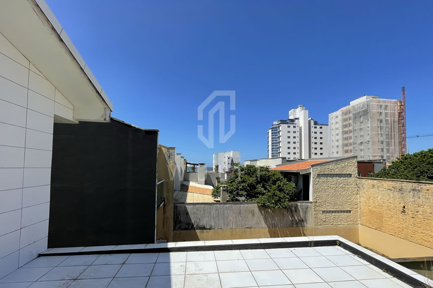 JD1331 - Sobrado a apenas 70m do mar  