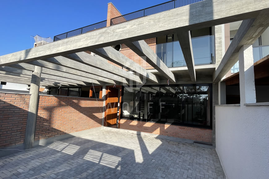 JD1342 - Sobrado Geminado com Excelente Espaço para festas 