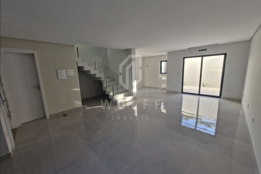 JD1347 -  Sobrado Triplex com Piscina  