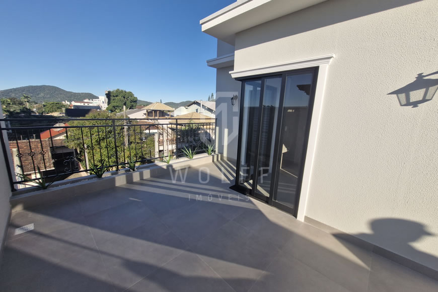 JD1347 -  Sobrado Triplex com Piscina  