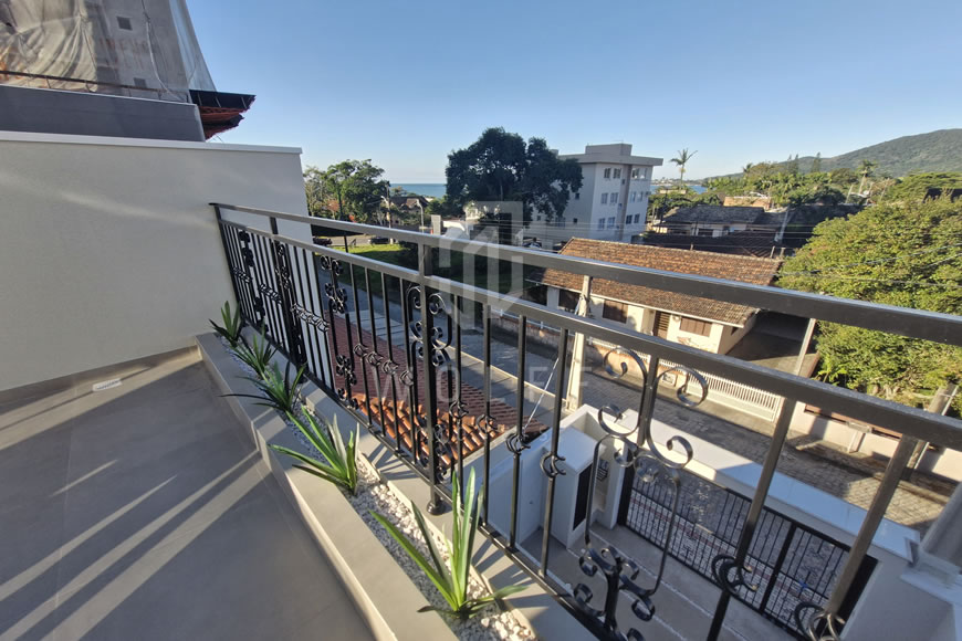 JD1347 -  Sobrado Triplex com Piscina  