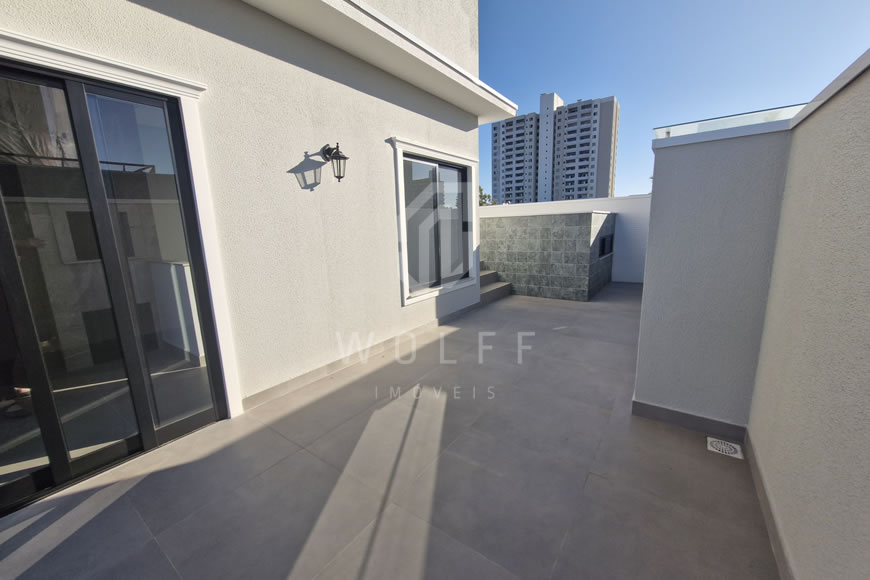 JD1347 -  Sobrado Triplex com Piscina  