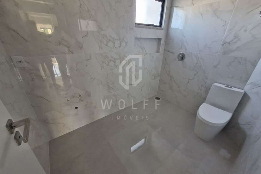 JD1347 -  Sobrado Triplex com Piscina  