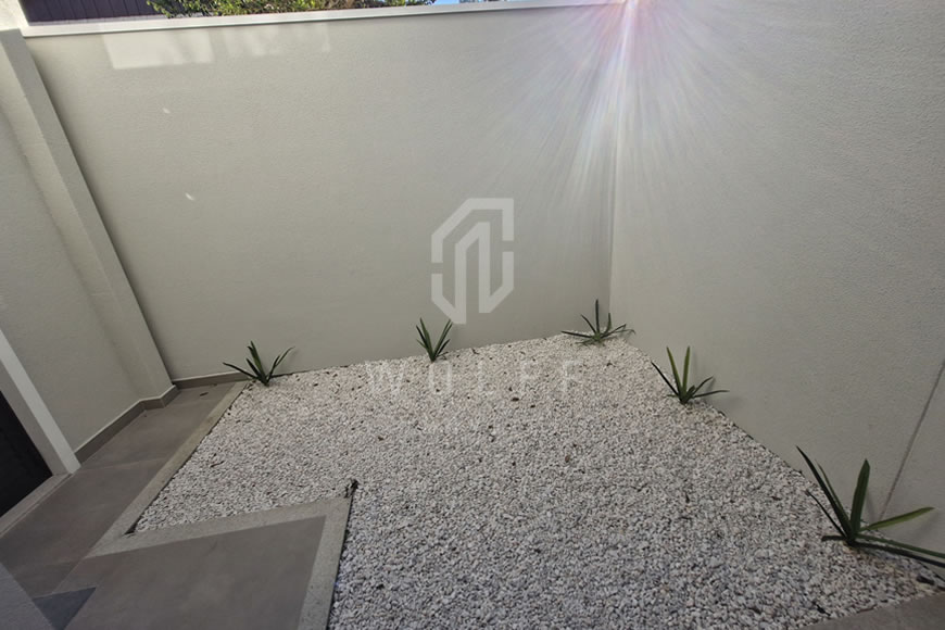 JD1347 -  Sobrado Triplex com Piscina  