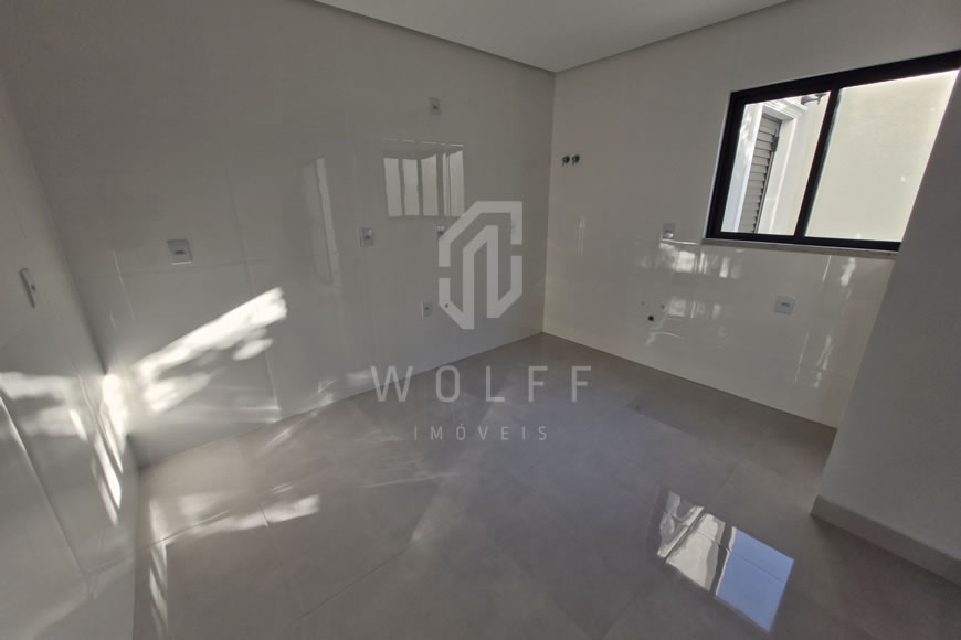 JD1347 -  Sobrado Triplex com Piscina  