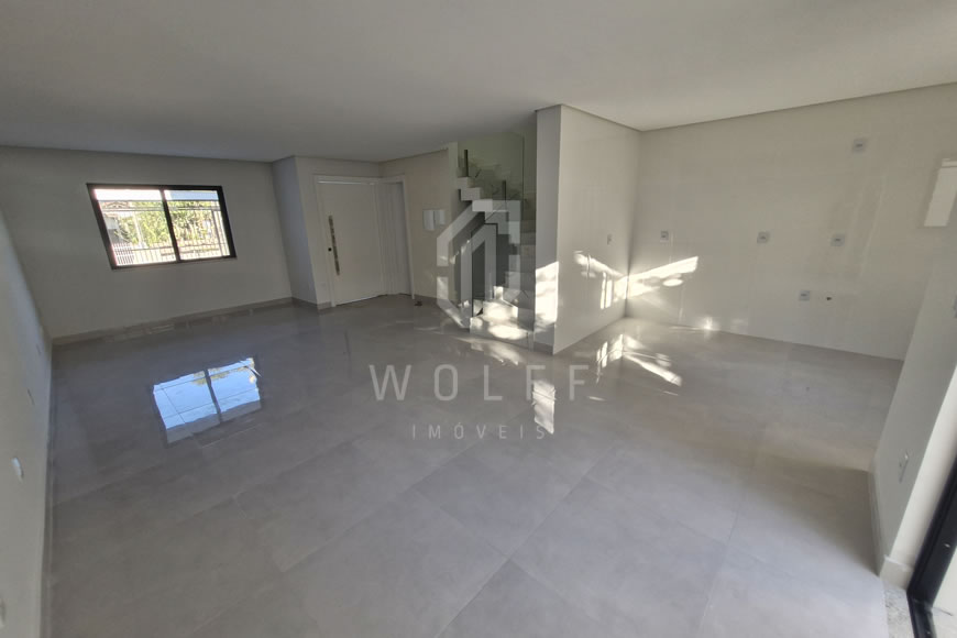 JD1347 -  Sobrado Triplex com Piscina  