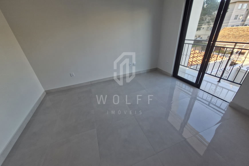 JD1347 -  Sobrado Triplex com Piscina  