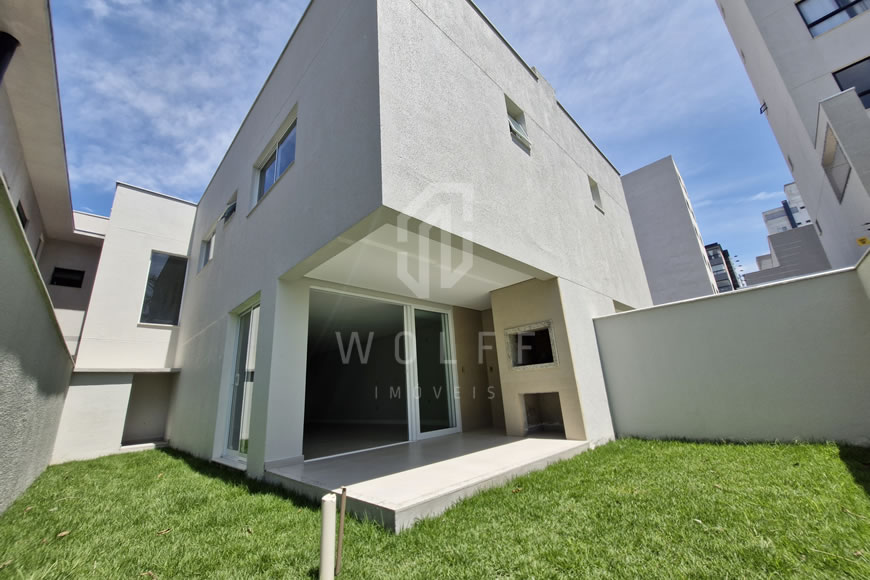 JD1387 - Sobrado Geminado a 200m da Praia em Itajuba 