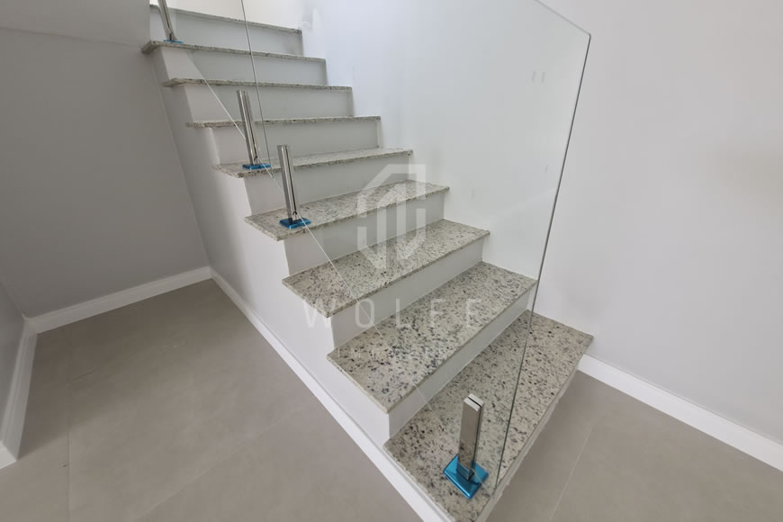 JD1387 - Sobrado Geminado a 200m da Praia em Itajuba 