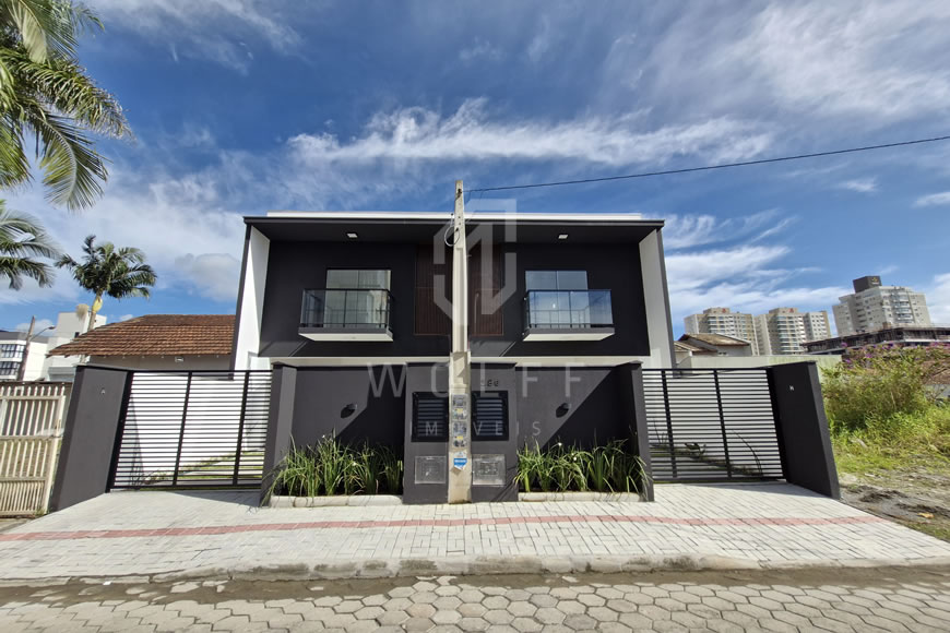 JD1391 - Sobrado Geminado a 350m da Praia