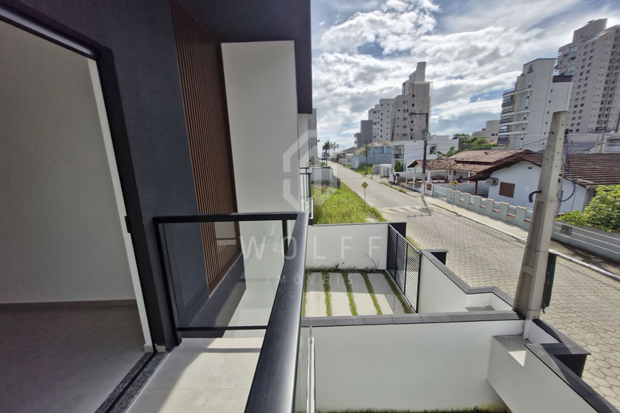 JD1391 - Sobrado Geminado a 350m da Praia