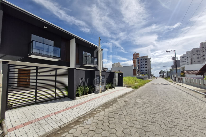 JD1391 - Sobrado Geminado a 350m da Praia