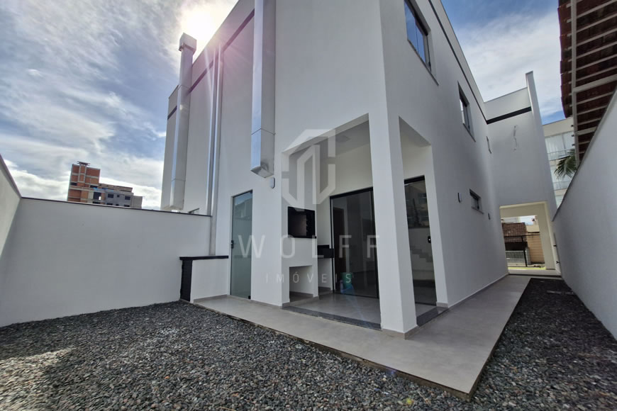 JD1391 - Sobrado Geminado a 350m da Praia